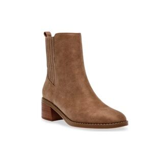 DV Dolce Vita
Delilah Boots Tan Suede Ankle Boots